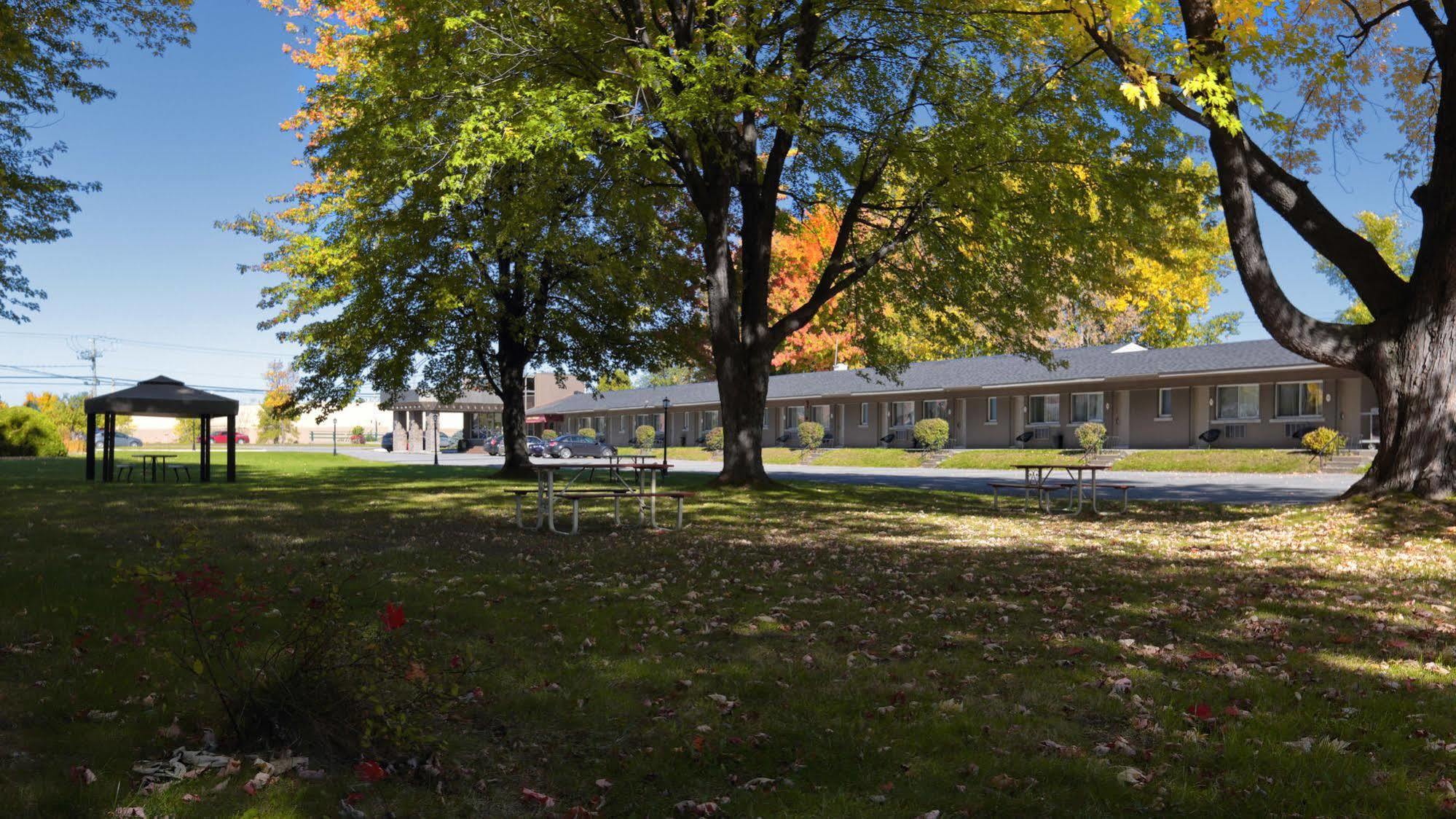 Le Deauville Motel Trois-Rivières Exterior foto